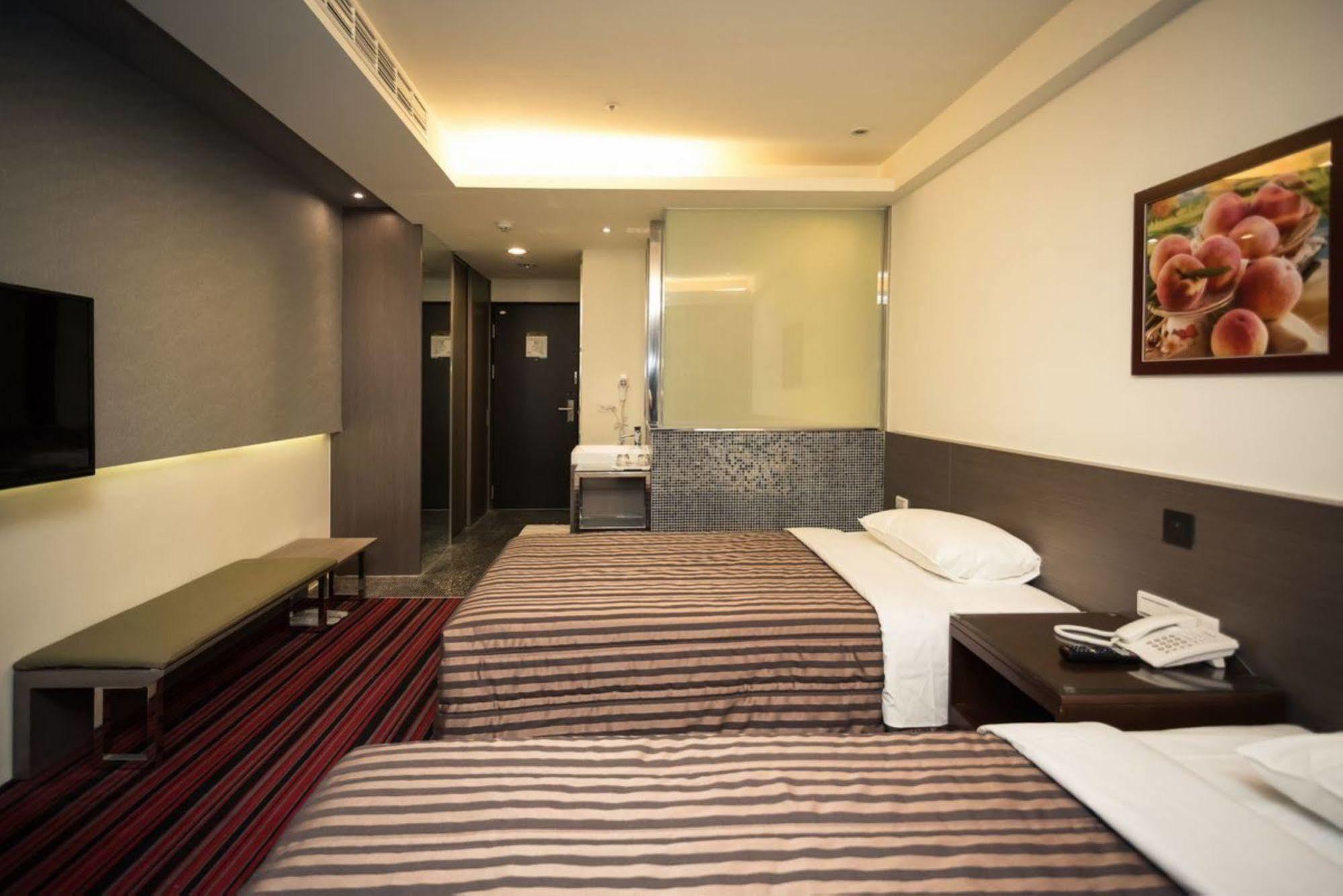 De Reve Express Hotel Chiayi Eksteriør bilde